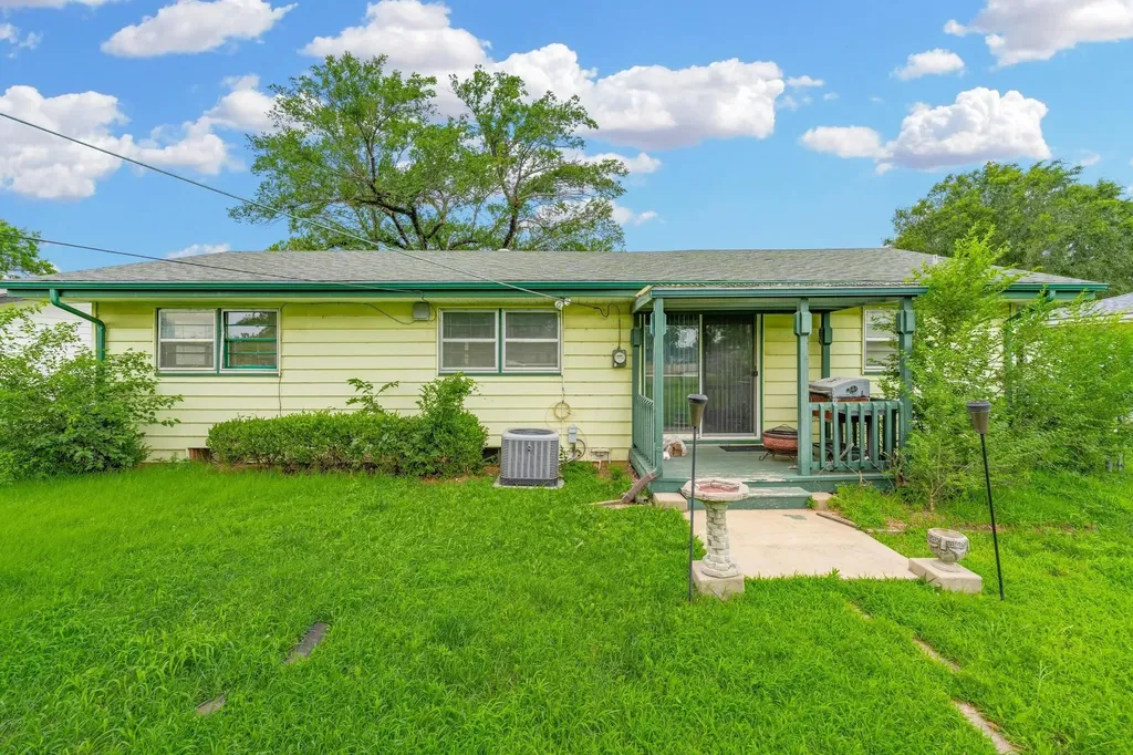 2104 S Osage Avenue Wichita KS 67213