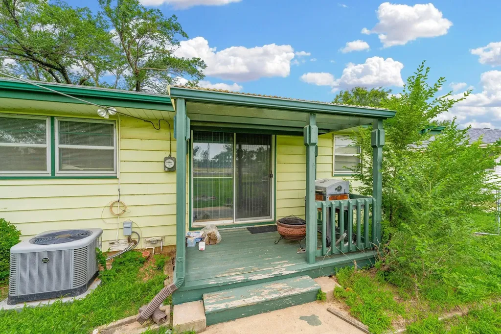 2104 S Osage Avenue Wichita KS 67213
