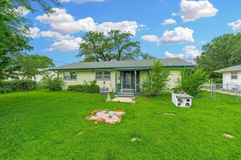 2104 S Osage Avenue Wichita KS 67213