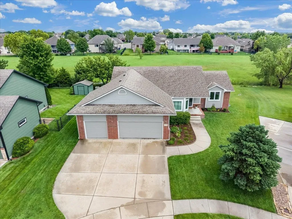 933 E Lost Hills Court Derby KS 67037