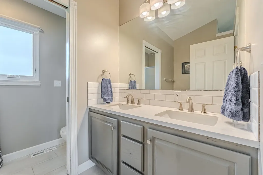 933 E Lost Hills Court Derby KS 67037
