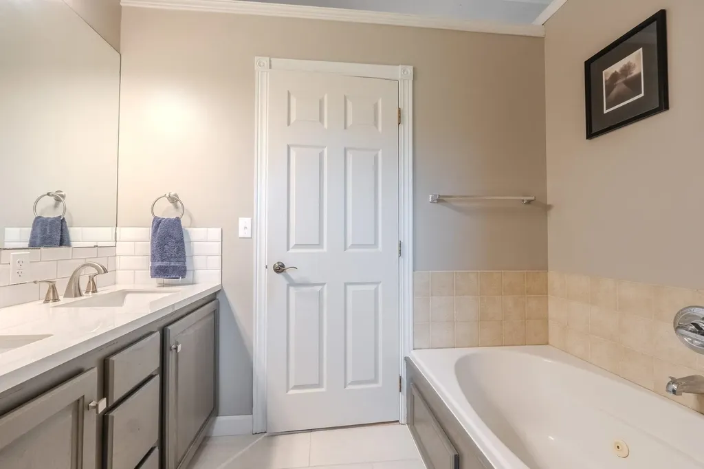933 E Lost Hills Court Derby KS 67037