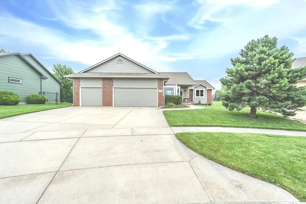 933 E Lost Hills Court Derby KS 67037