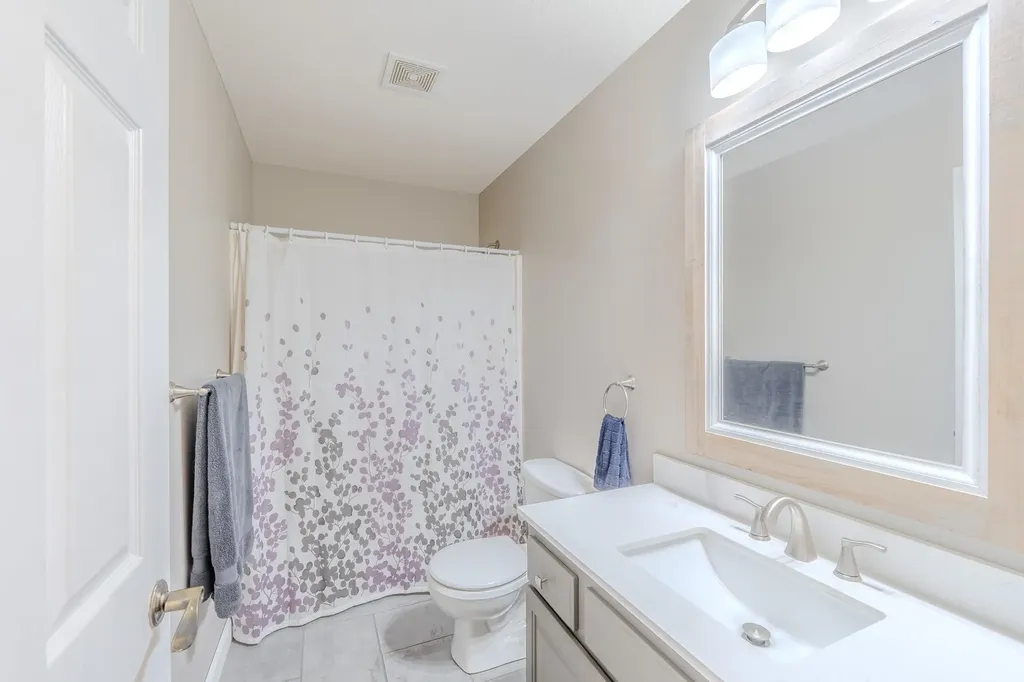 933 E Lost Hills Court Derby KS 67037
