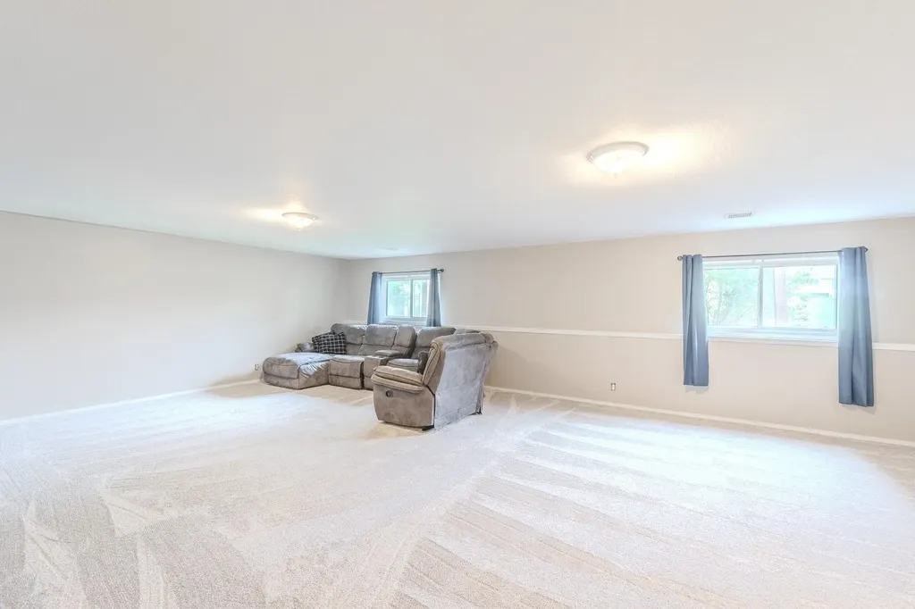 933 E Lost Hills Court Derby KS 67037