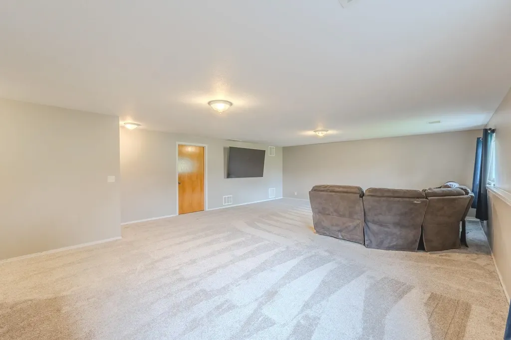933 E Lost Hills Court Derby KS 67037
