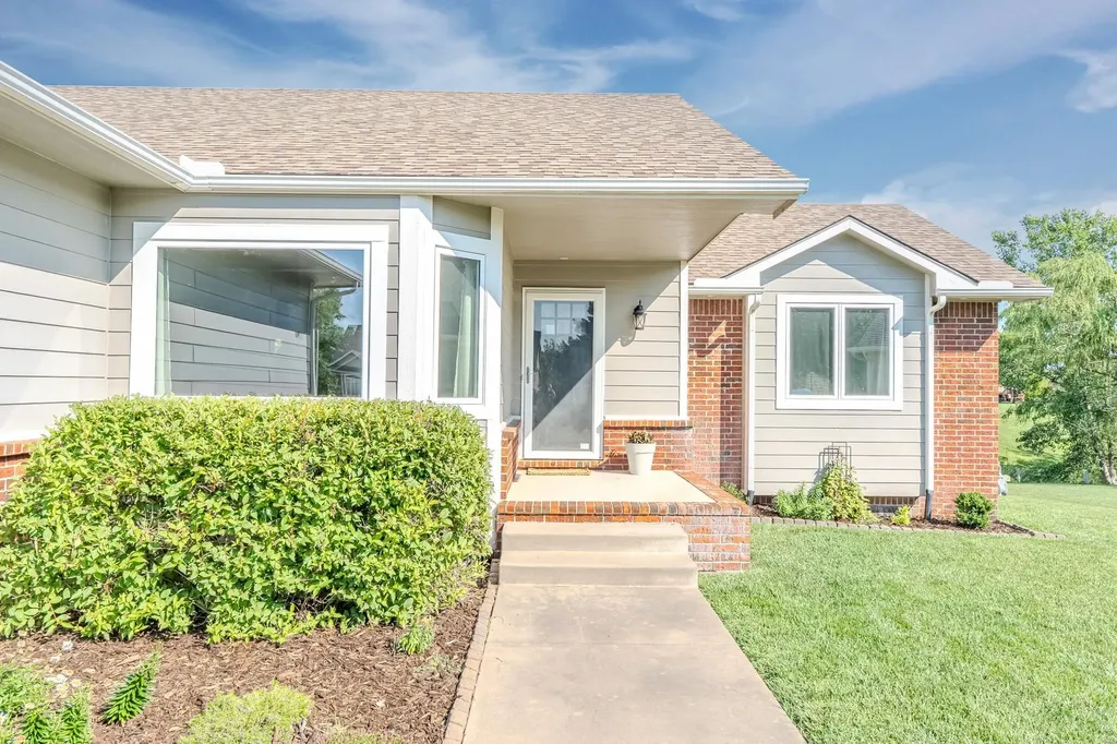 933 E Lost Hills Court Derby KS 67037