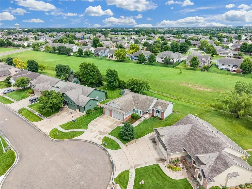 933 E Lost Hills Court Derby KS 67037