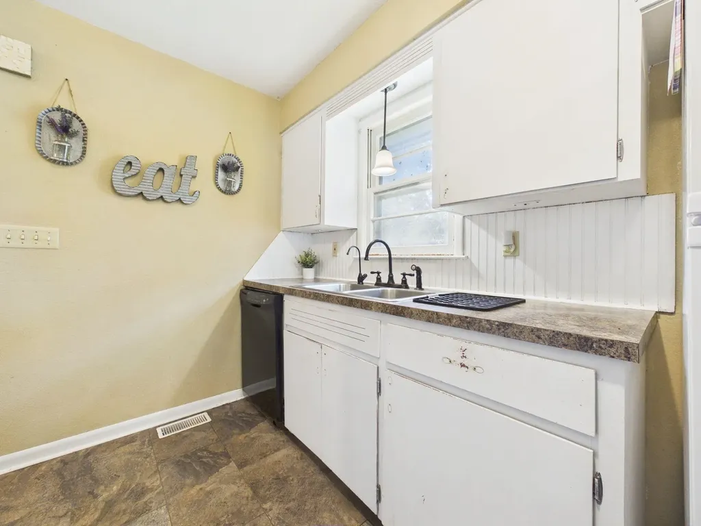 901 N Foulk Drive Belle Plaine KS 67013