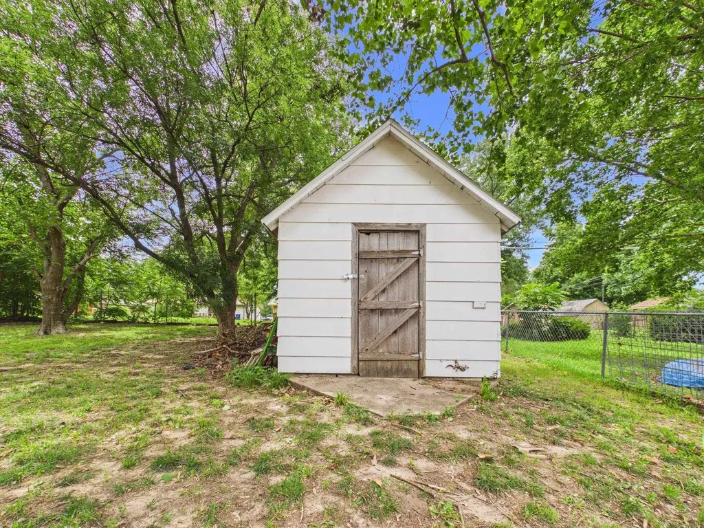 901 N Foulk Drive Belle Plaine KS 67013