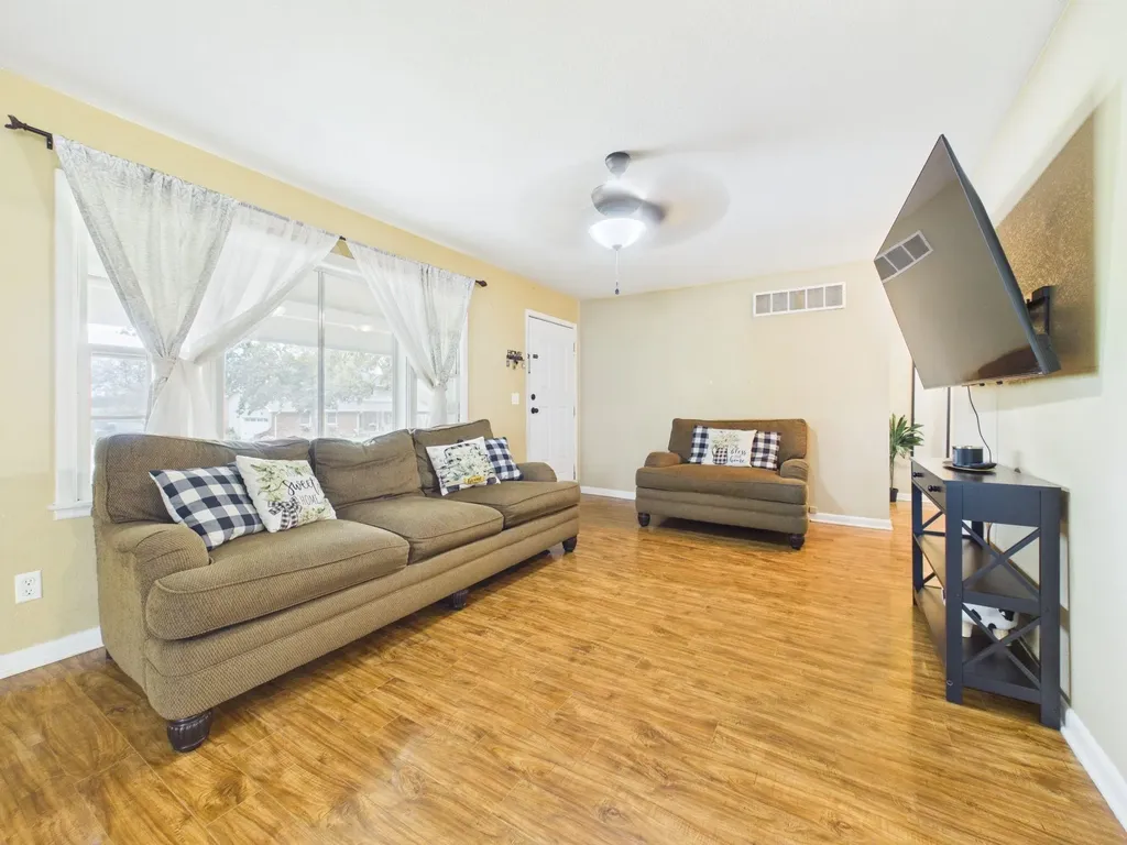 901 N Foulk Drive Belle Plaine KS 67013