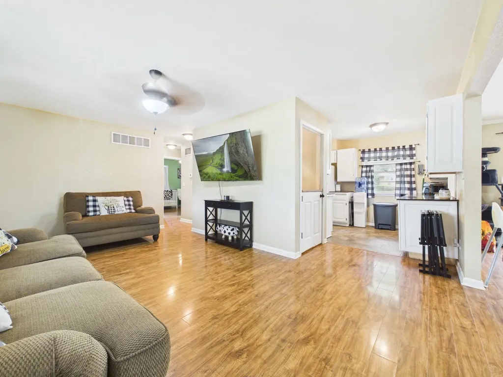 901 N Foulk Drive Belle Plaine KS 67013
