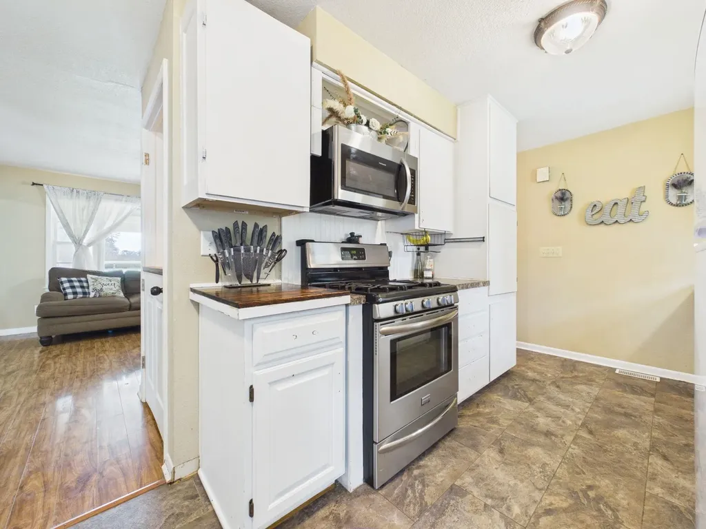 901 N Foulk Drive Belle Plaine KS 67013