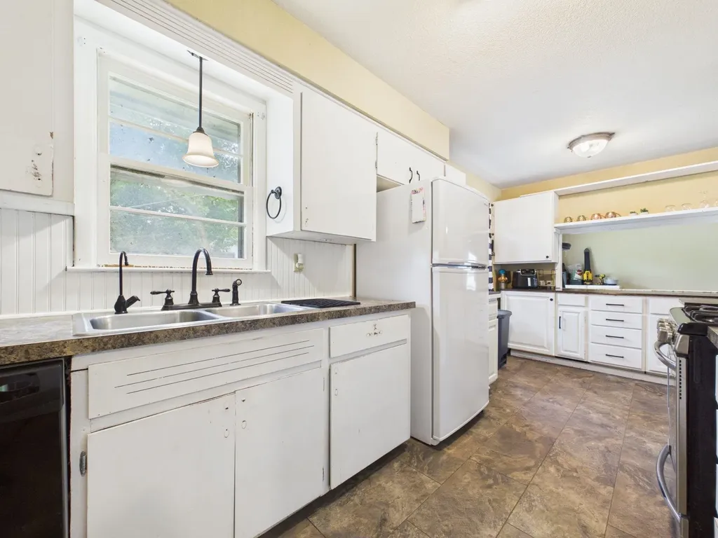 901 N Foulk Drive Belle Plaine KS 67013