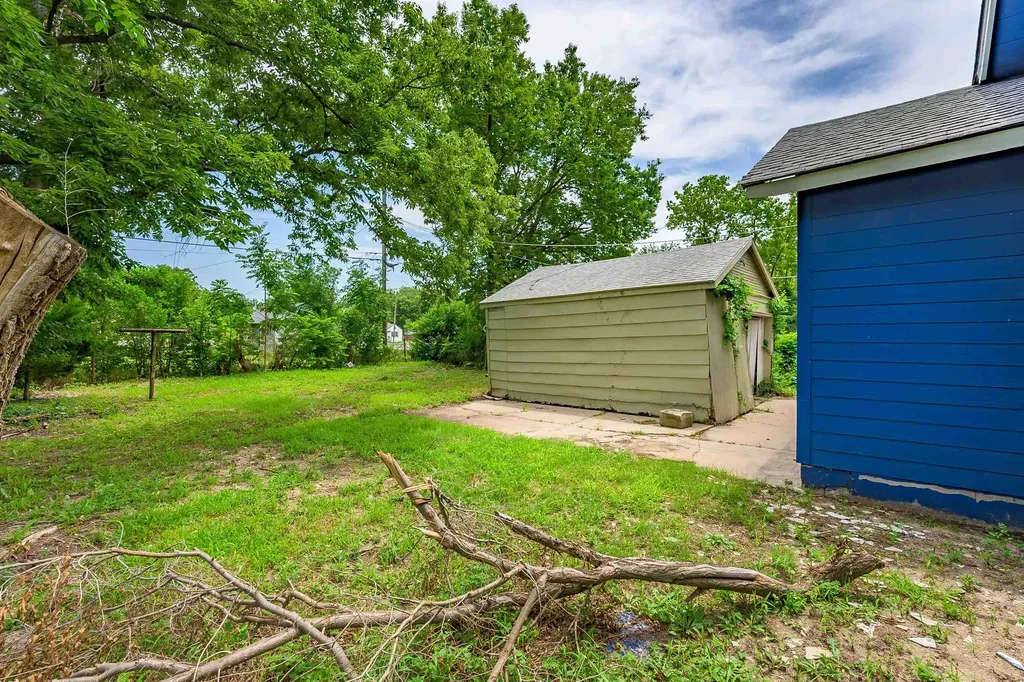1106 N Grove Avenue Wichita KS 67214