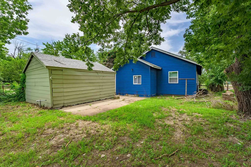 1106 N Grove Avenue Wichita KS 67214