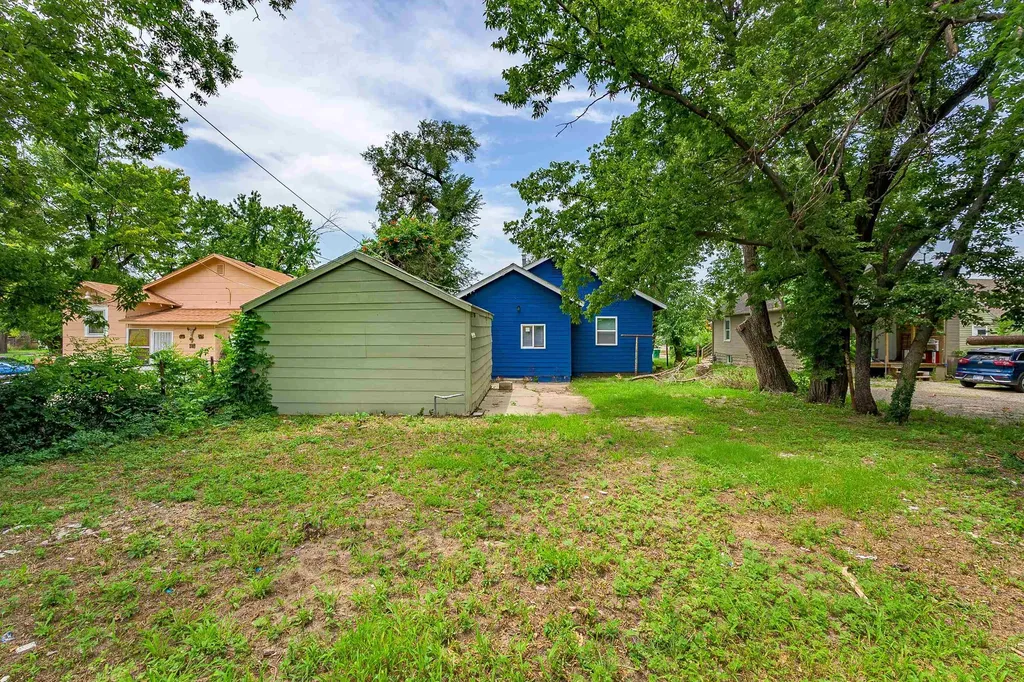 1106 N Grove Avenue Wichita KS 67214