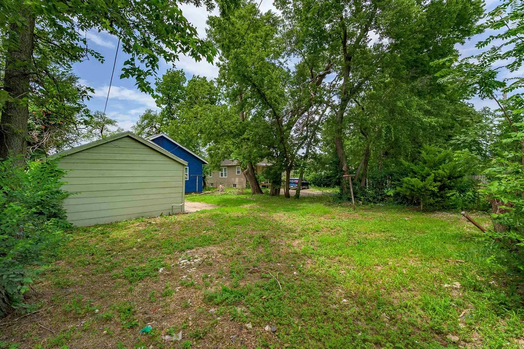1106 N Grove Avenue Wichita KS 67214