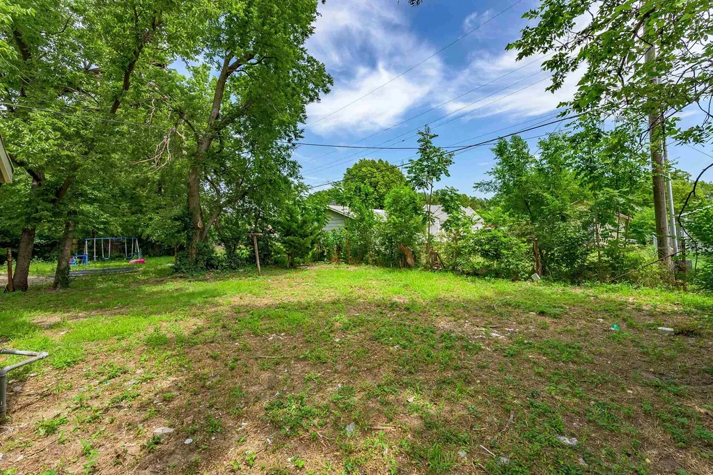 1106 N Grove Avenue Wichita KS 67214