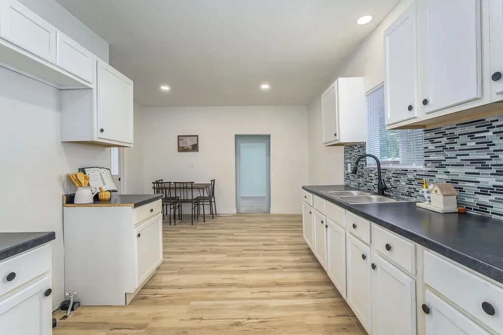 1106 N Grove Avenue Wichita KS 67214