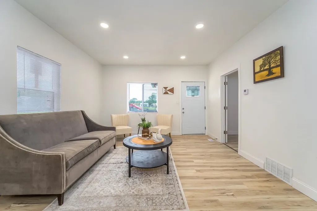1106 N Grove Avenue Wichita KS 67214