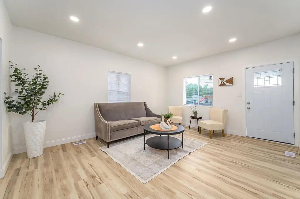 1106 N Grove Avenue Wichita KS 67214