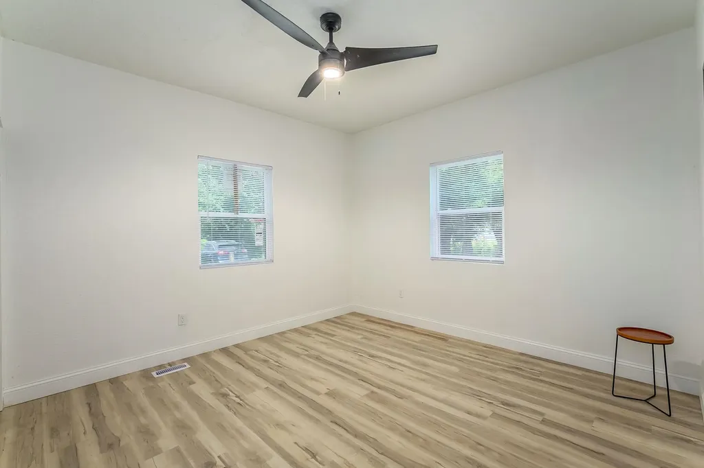 1106 N Grove Avenue Wichita KS 67214