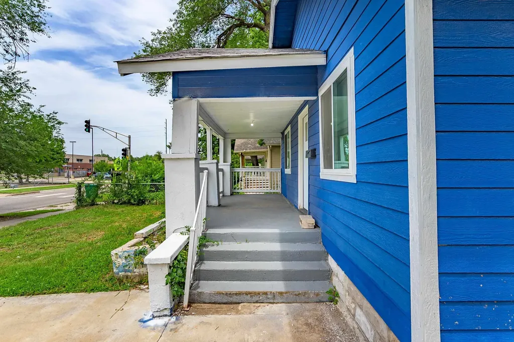 1106 N Grove Avenue Wichita KS 67214