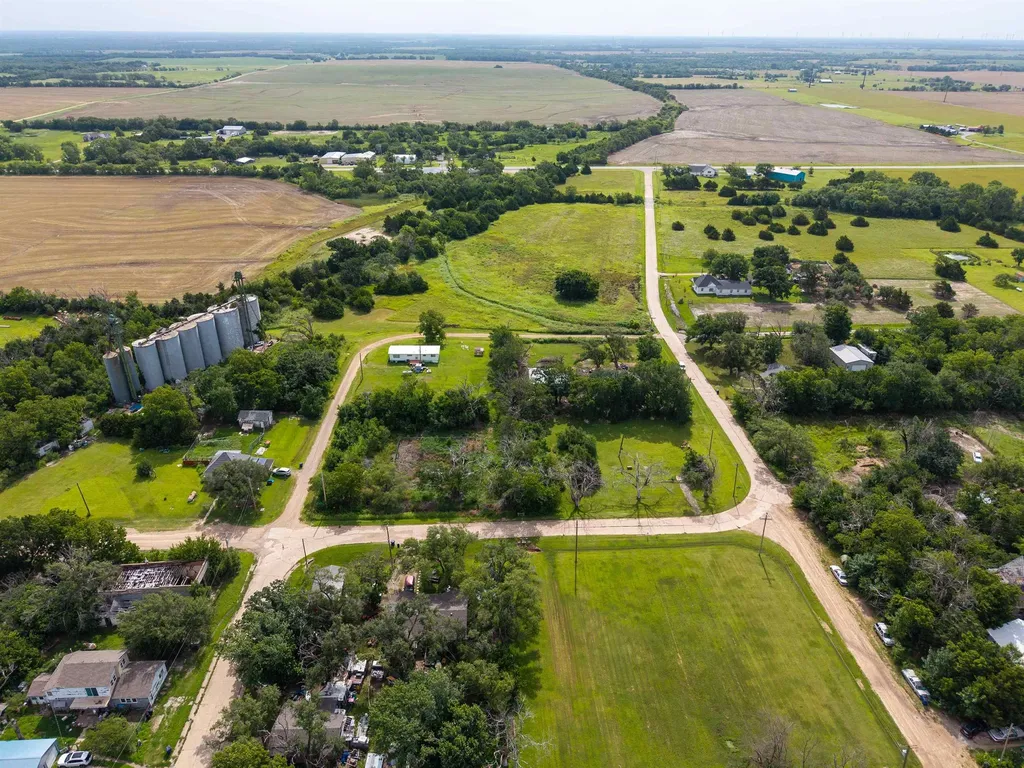 572 E 76th N Wellington KS 67152