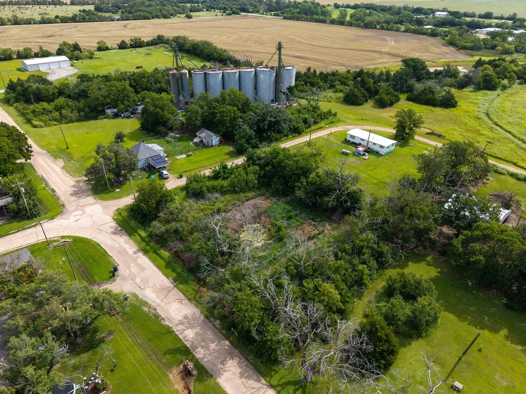 572 E 76th N Wellington KS 67152