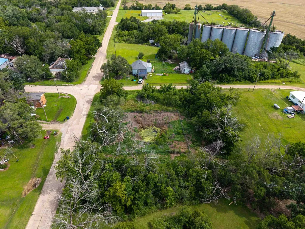 572 E 76th N Wellington KS 67152