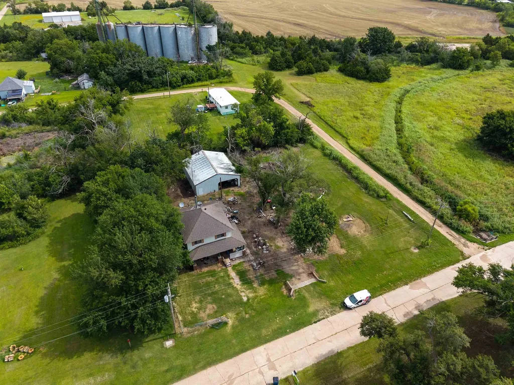 572 E 76th N Wellington KS 67152