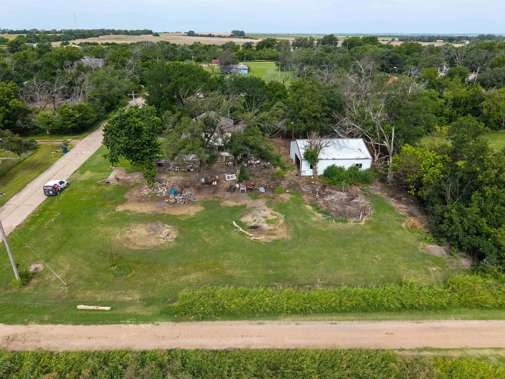 572 E 76th N Wellington KS 67152