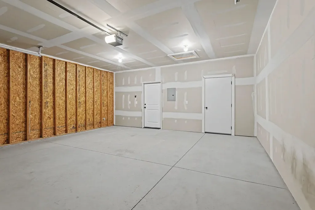 3827 S Bluelake Court Wichita KS 67215