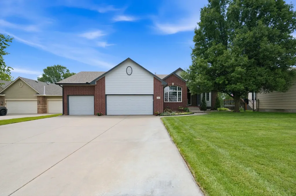14012 W Highland Springs Court Wichita KS 67235