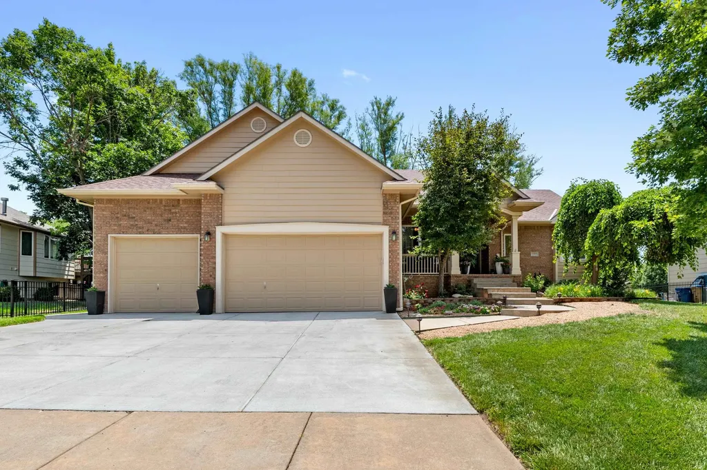 1405 E Hidden Ridge Court Derby KS 67037