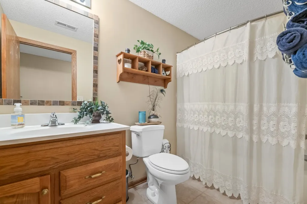 1405 E Hidden Ridge Court Derby KS 67037