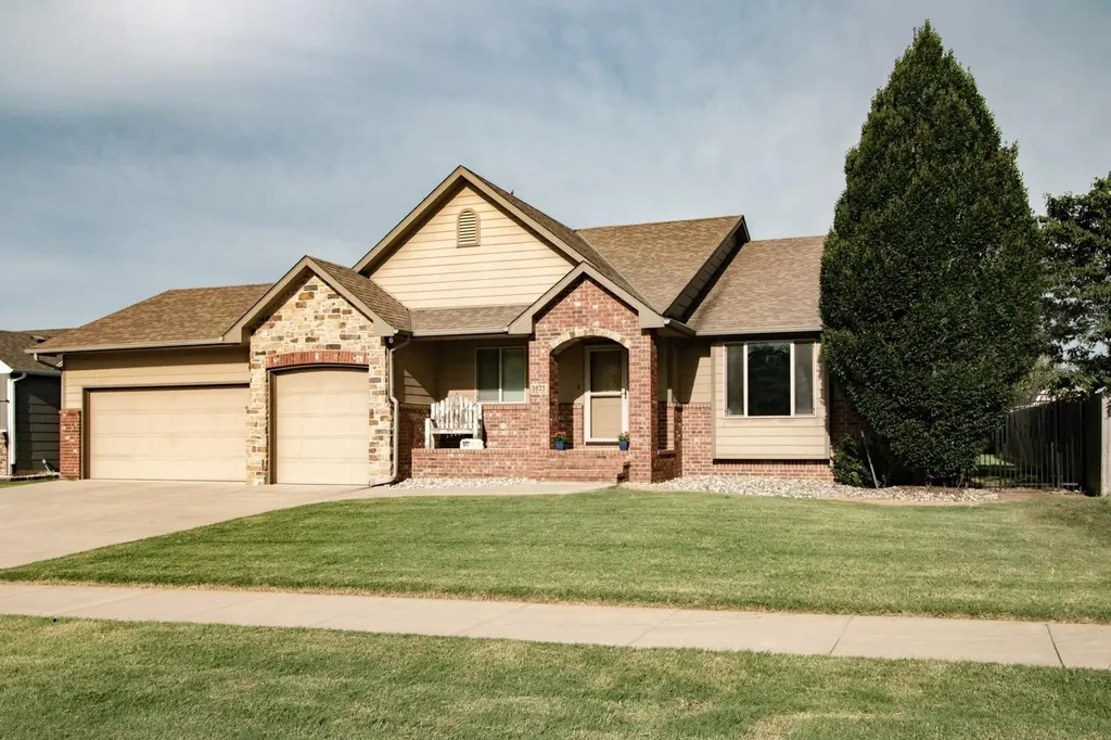 2825 N Emerson Circle Derby KS 67037-8798