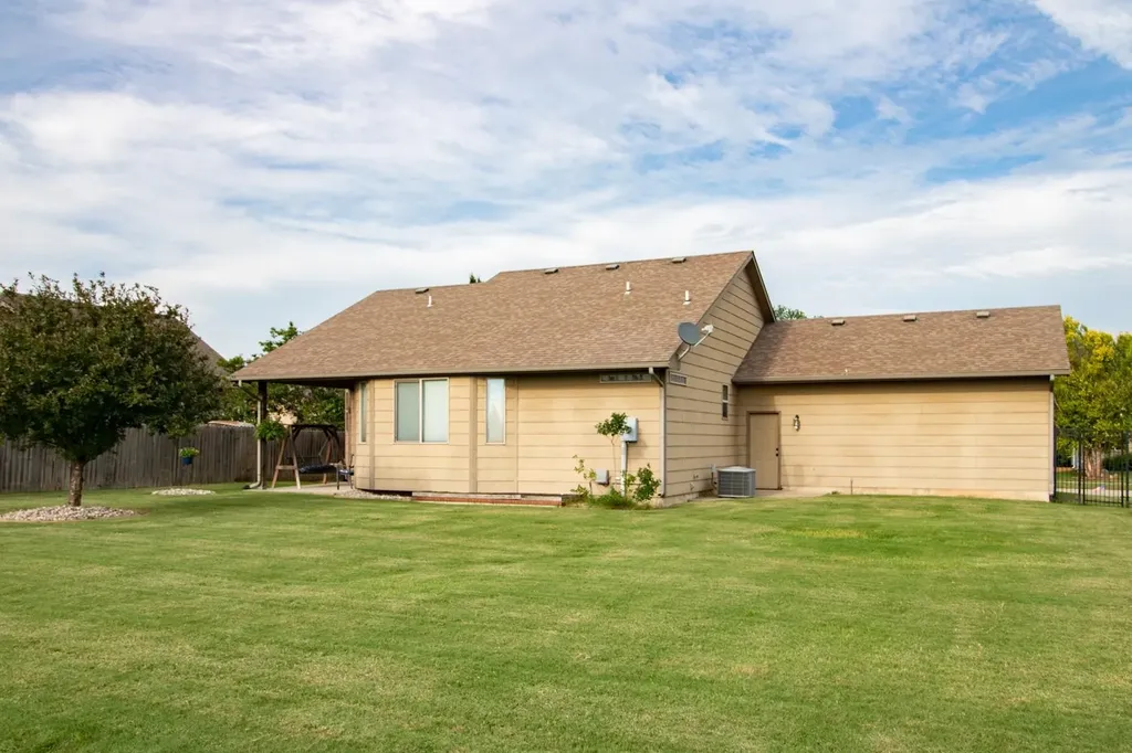 2825 N Emerson Circle Derby KS 67037-8798