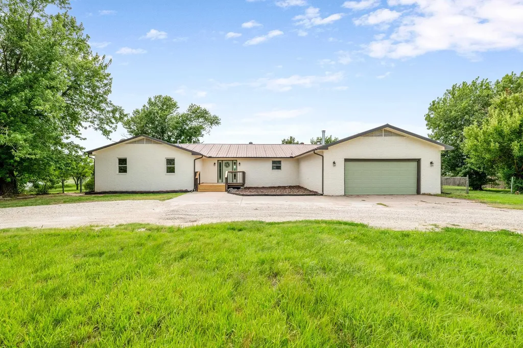8909 S Spencer Sedgwick KS 67135