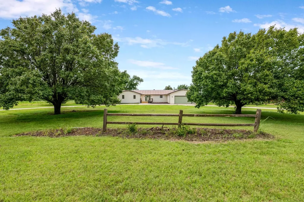 8909 S Spencer Sedgwick KS 67135