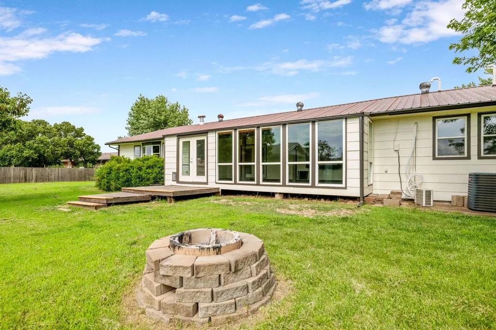 8909 S Spencer Sedgwick KS 67135