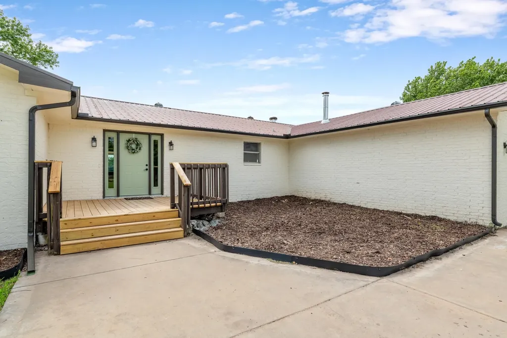 8909 S Spencer Sedgwick KS 67135