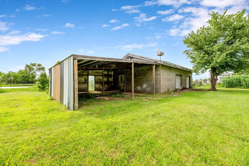 8909 S Spencer Sedgwick KS 67135