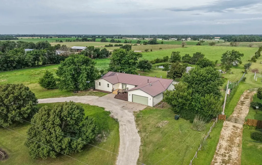 8909 S Spencer Sedgwick KS 67135