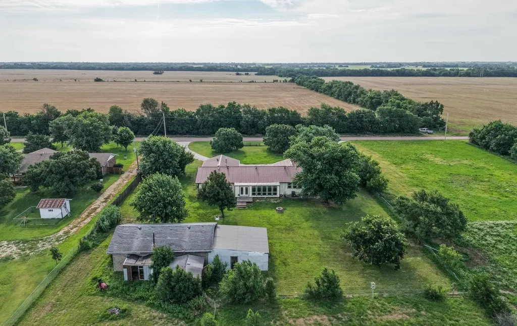 8909 S Spencer Sedgwick KS 67135