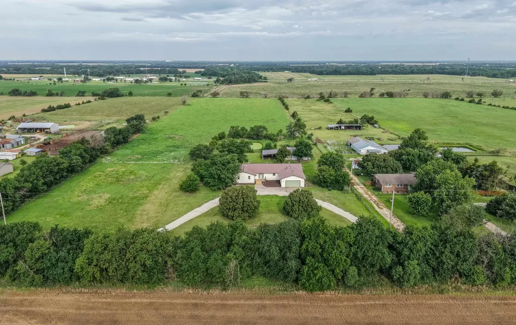 8909 S Spencer Sedgwick KS 67135