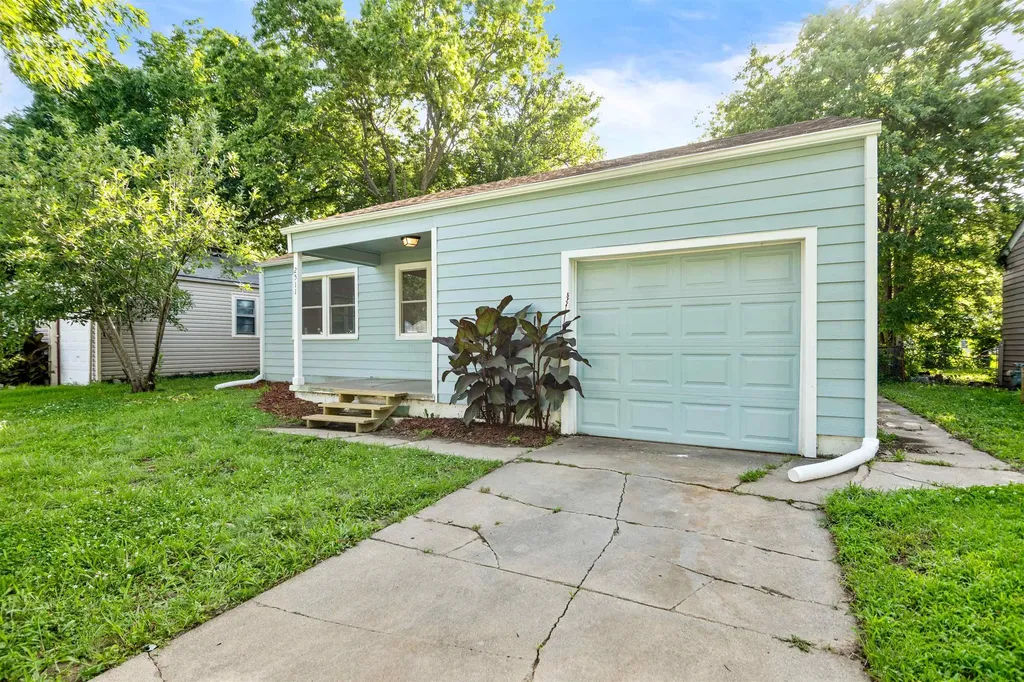 2511 S Victoria Wichita KS 67216