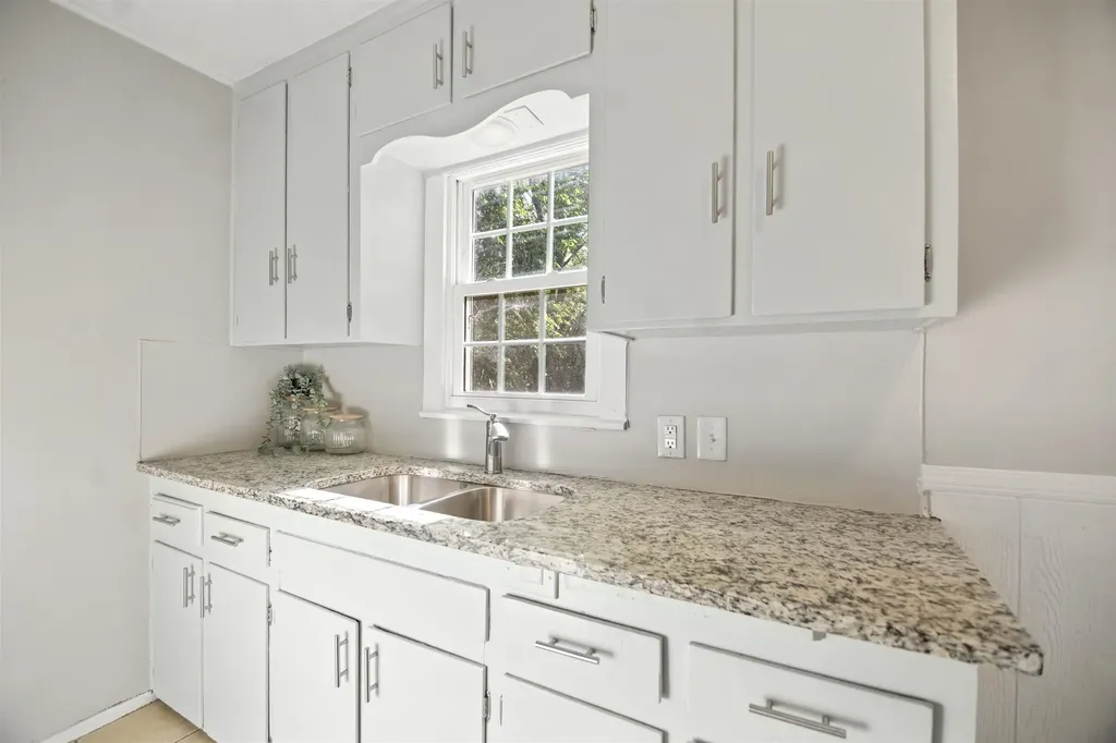 2511 S Victoria Wichita KS 67216