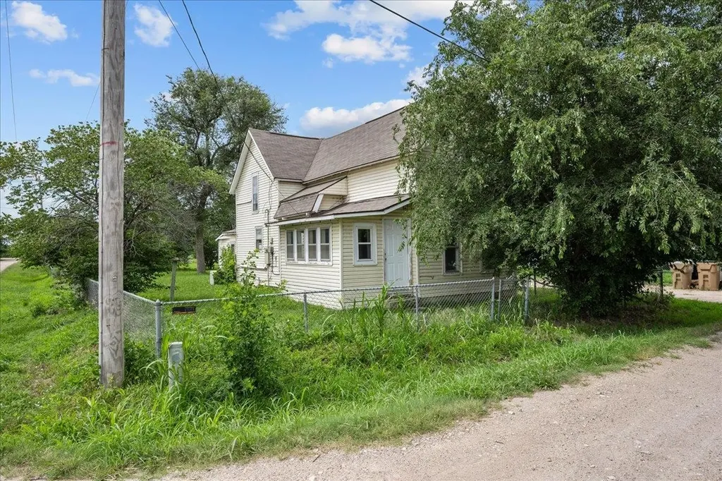 2627 E 2nd Avenue Hutchinson KS 67501